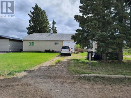 glaslyn real estate  bungalow, double attached garage